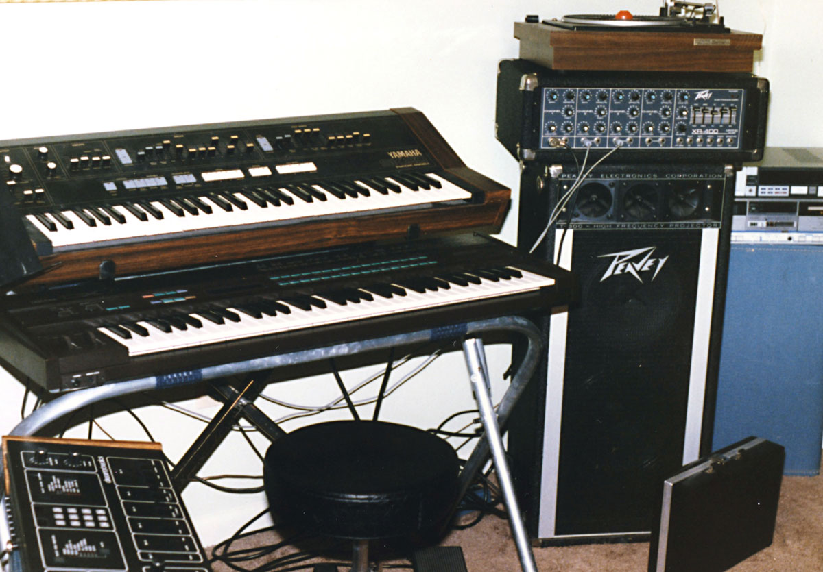 1985-June2_19_Kybd-Rig-sm.jpg