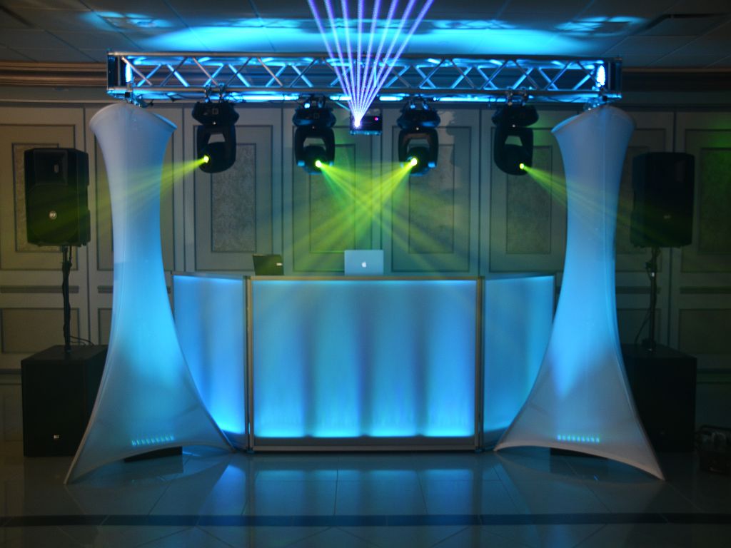 Dj-facade-with-truss-lights.jpg